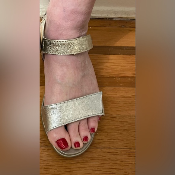 Silver/Gold Sandal - Picture 5 of 9